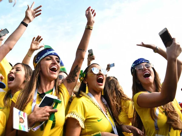 Fans Brasileños Gritan Para Mostrar Apoyo Brasil Antes Ronda Partido — Foto de Stock