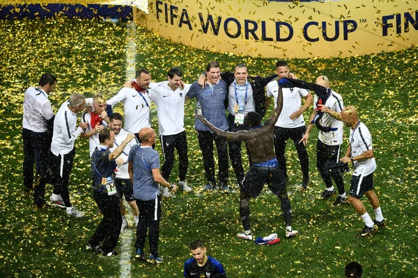 フランスのチーム メンバーを祝うフランス 2018 Fifa ワールド カップ モスクワ ロシア 2018 日の最終戦にクロアチアを破った後 — ストック写真