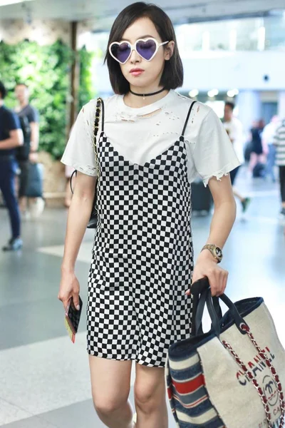 Cantora Atriz Chinesa Victoria Song Song Qian Retratada Aeroporto Internacional — Fotografia de Stock