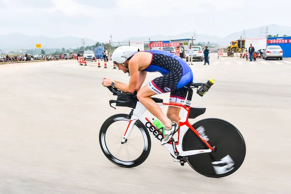 Ein Triathlet Nimmt Schwimmwettkampf Während Des Ironman Qujing 2018 Der — Stockfoto