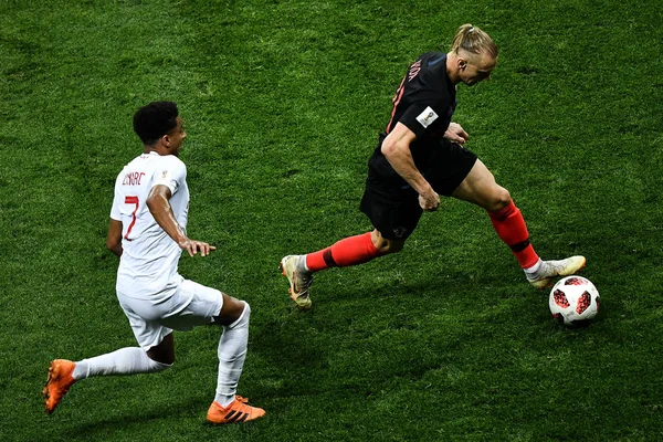 Domagoj Vida Croacia Derecha Desafía Jesse Lingard Inglaterra Partido Semifinales — Foto de Stock