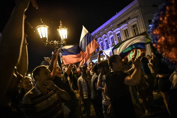 러시아 국기를 흔들며 퍼레이드에 러시아 2018 Fifa 월드컵 러시아 2018 — 스톡 사진