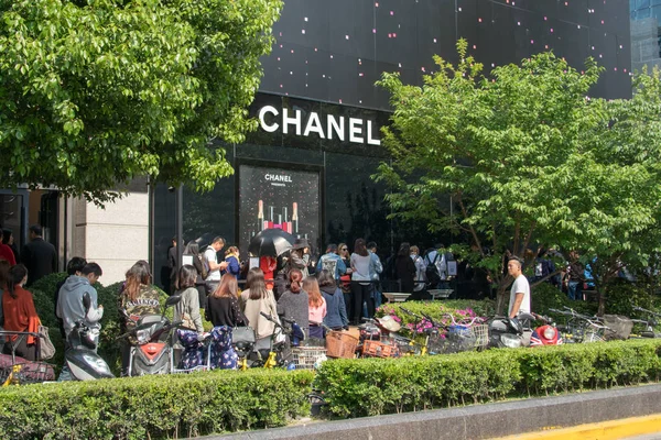 Fájl Sorba Állítja Hogy Smink Chanel Szépség Esemény Kapujánál K11 — Stock Fotó