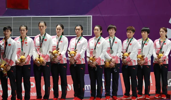 Médaillée Argent Équipe Chinoise Badminton Féminin Pose Lors Cérémonie Remise — Photo