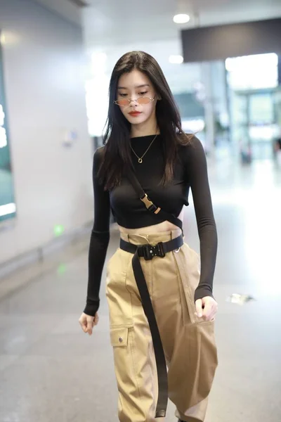 Modelo Chino Mengyao Más Conocido Como Ming Representa Aeropuerto Shanghai —  Fotos de Stock