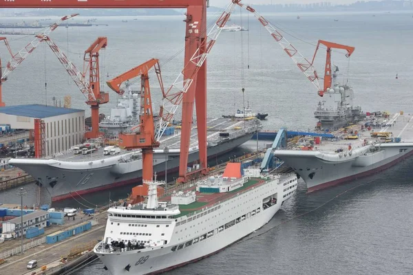 China Eerste Binnenland Gebouwde Vliegdekschip Gelijk Het Type 001A China — Stockfoto