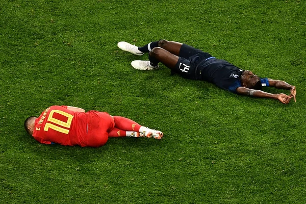 Eden Hazard Belgique Gauche Blaise Matuidi France Sont Couchés Sur — Photo