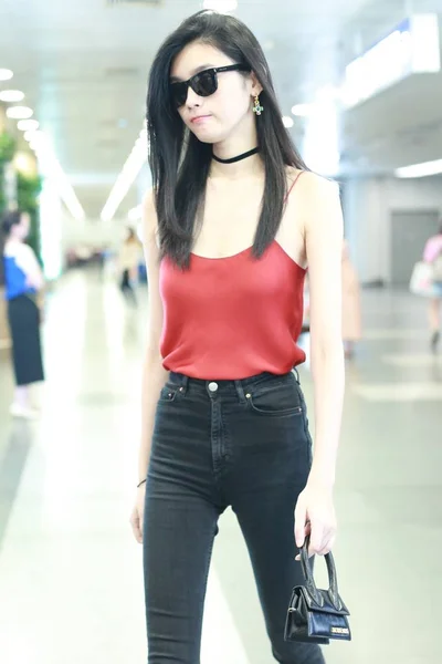 Chinese Model Mengyao Better Known Ming Dresed Sexy Red Camisole — Stock Photo, Image