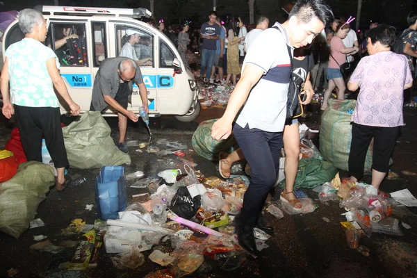 Lixo Deixado Pelos Fãs Retratado Chão Estádio Zhengzhou Após Concerto — Fotografia de Stock