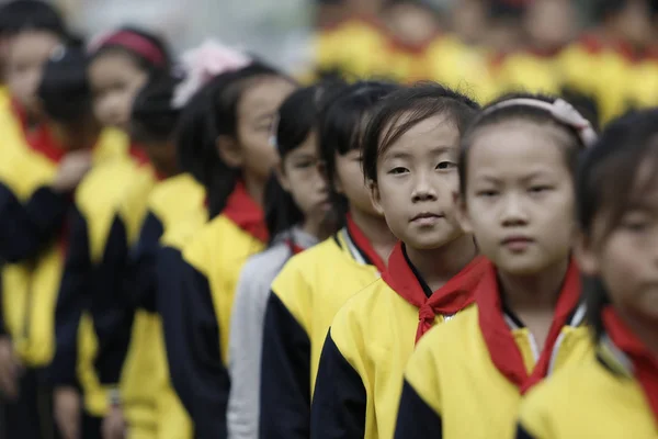 Students Attend Flag Raising Ceremony New Semester Primary School Guiyang — Stock Photo, Image