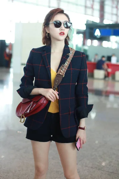 Κινέζα Ηθοποιός Jing Tian Φτάνει Στο Διεθνές Αεροδρόμιο Beijing Capital — Φωτογραφία Αρχείου