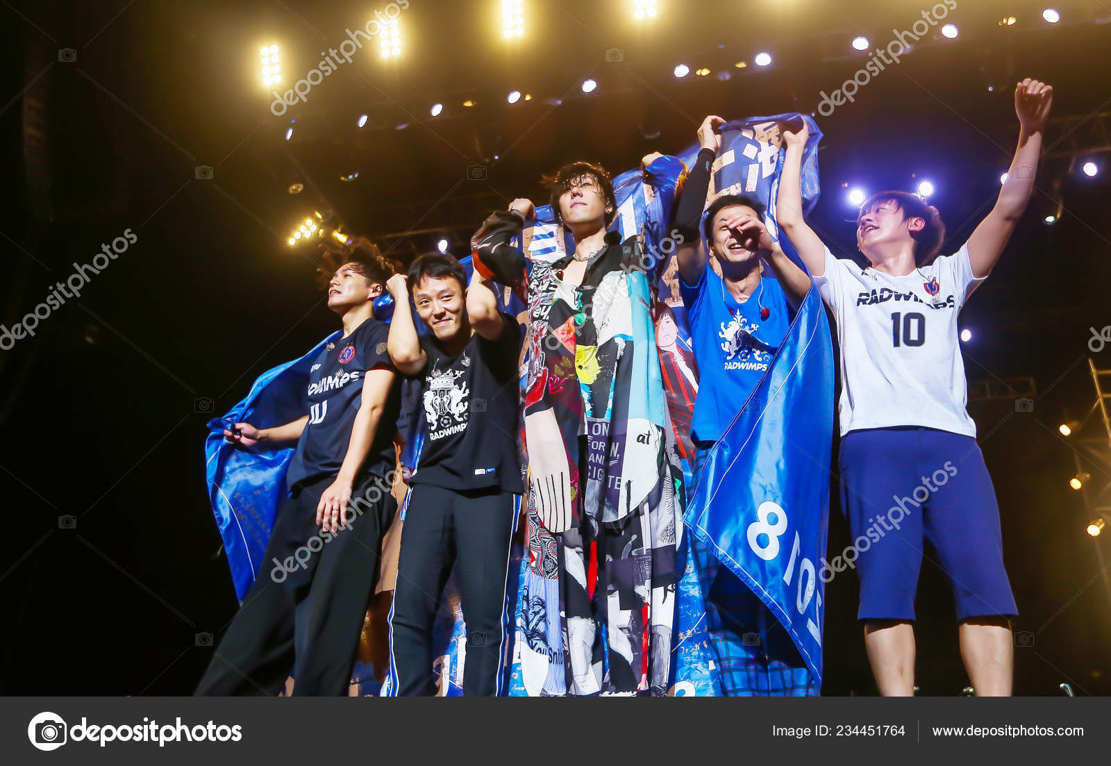 Участники Японской Рок Группы Radwimps Выступают Время Концерта.