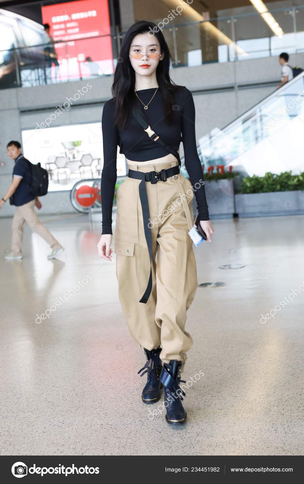Chinese Model Mengyao Better Known Ming Pictured Airport Shanghai  image