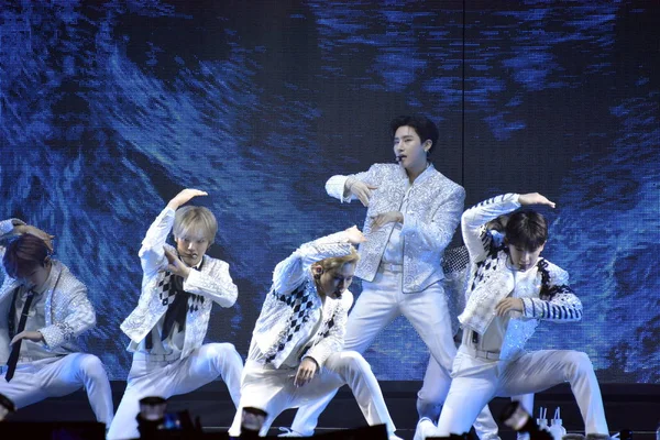 Členové Skupiny Jihokorejské Chlapec Monsta Provést Během Monsta World Tour — Stock fotografie
