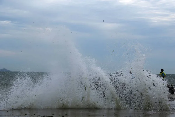 Riesige Wellen Aus Einer Flutwelle Die Durch Taifun Soulik Den — Stockfoto