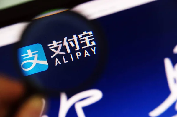 Cibernauta Chino Navega Por Sitio Web Alipay Del Grupo Alibaba — Foto de Stock