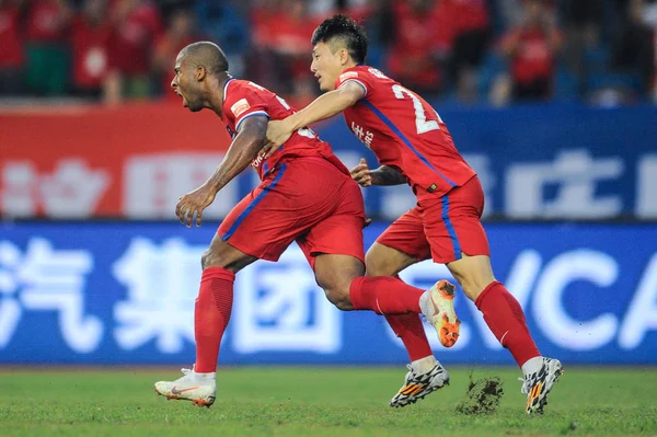 Brazilian Football Player Seba Chongqing Swm Left Celebrates Scoring Goal — Stock Photo, Image