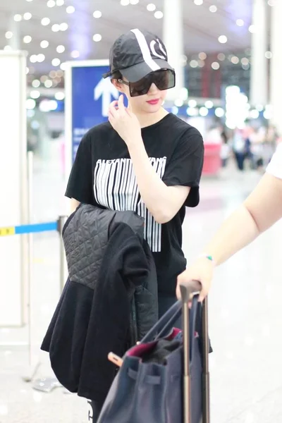 Chinese Actrice Liu Yifei Arriveert Bij Beijing Capital International Airport — Stockfoto