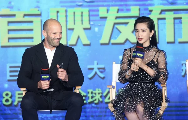 Actor Inglés Jason Statham Izquierda Actriz China Bingbing Asisten Evento — Foto de Stock