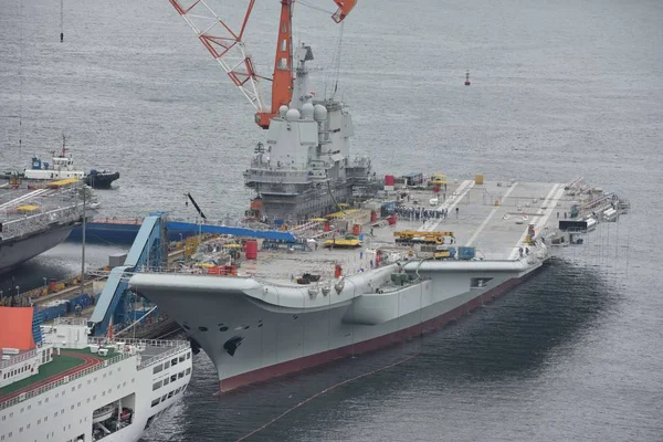 China Eerste Binnenland Gebouwde Vliegdekschip Het Type 001A Afgebeeld Scheepswerf — Stockfoto