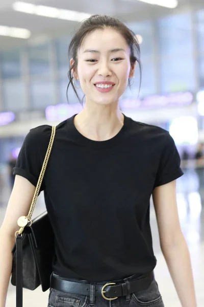 Chinese Model Liu Wen Arrives Shanghai Hongqiao International Airport Shanghai — Stock Photo, Image