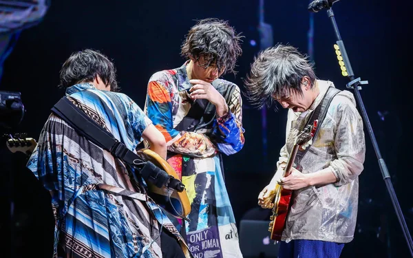 Członków Japońskiej Rock Band Radwimps Wykonać Podczas Koncertu Radwimps Azji — Zdjęcie stockowe