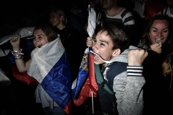 Torcedores Russos Reagem Enquanto Assistem Jogo Quartas Final Entre Rússia — Fotografia de Stock