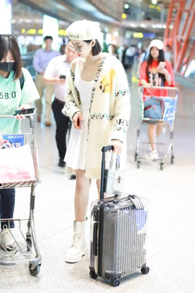 Chinese Zangeres Actrice Victoria Song Song Qian Arriveert Bij Beijing — Stockfoto