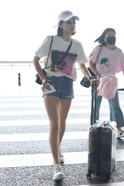 Cantante Attrice Cinese Victoria Song Song Qian Arriva All Aeroporto — Foto Stock