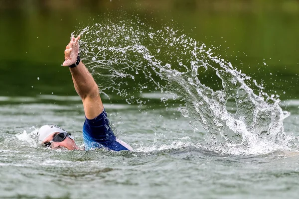 Triatleta Gareggia Nella Gara Nuoto Durante 2018 Ironman Qujing Nella — Foto Stock