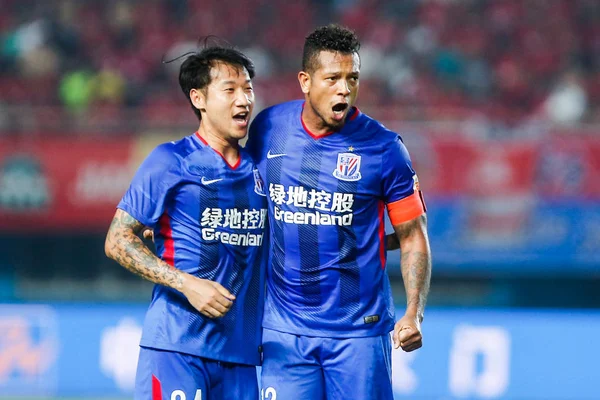 Calciatore Colombiano Fredy Guarin Destra Shanghai Groenlandia Shenhua Festeggia Con — Foto Stock