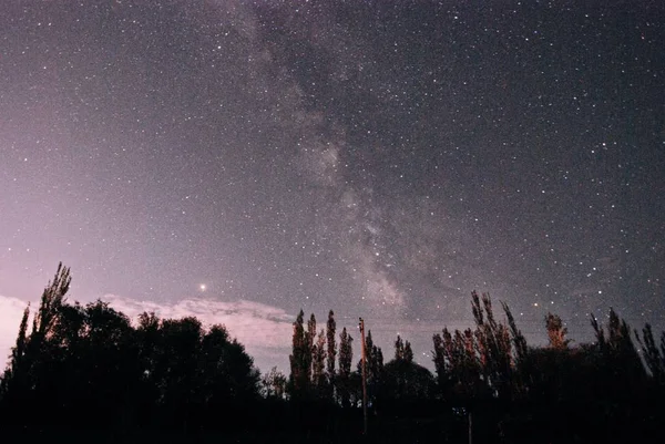 Paisaje Lluvia Meteoritos Perséida Sobre Ciudad Korla Región Autónoma Xinjiang — Foto de Stock