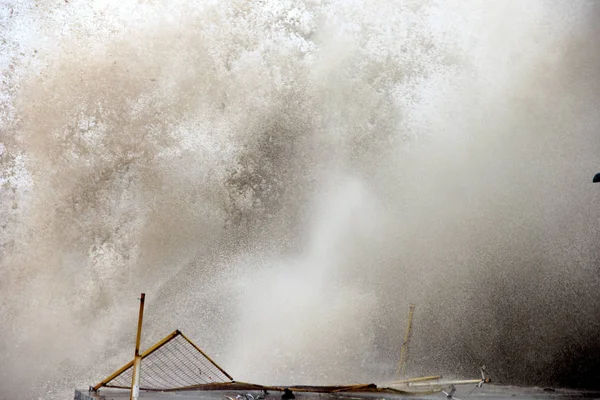 Vågor Från Tid Vattens Borrning Orsakad Typhoon Maria Uppsving Förbi — Stockfoto