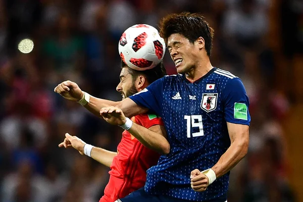 Jugador Bélgica Izquierda Encabeza Balón Contra Hiroki Sakai Japón Ronda —  Fotos de Stock