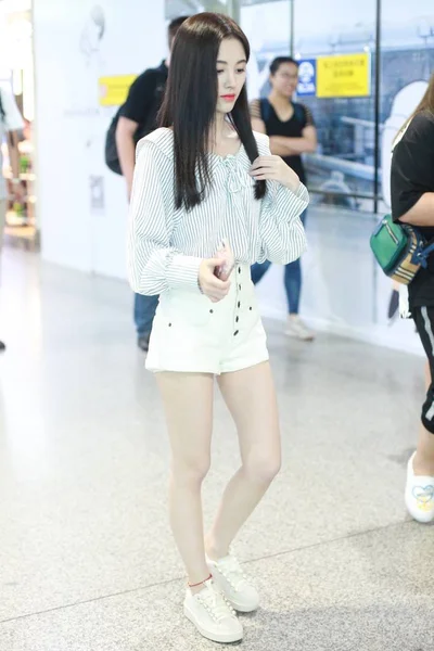 Chinese Zangeres Actrice Jingyi Arriveert Beijing Capital International Airport Beijing — Stockfoto