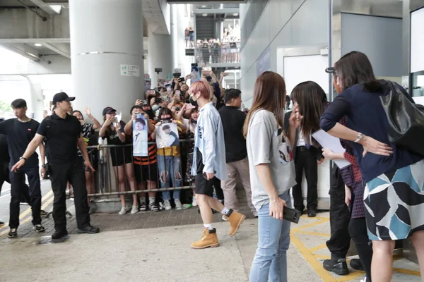 Membri Del Gruppo Giovanile Sudcoreano Wanna One Arrivano All Aeroporto — Foto Stock