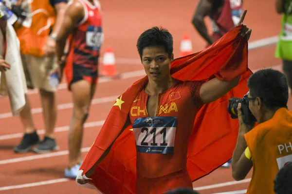 Bingtian China Posiert Mit Der Chinesischen Nationalflagge Zum Feiern Nachdem — Stockfoto