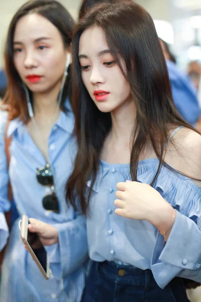 Chinese Zangeres Actrice Jingyi Arriveert Bij Shanghai Hongqiao International Airport — Stockfoto