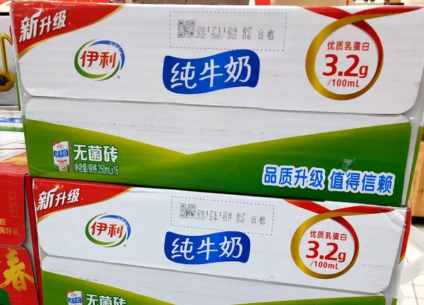 Kartonger Med Yili Pure Milk Till Salu Stormarknad Shenzhen City — Stockfoto