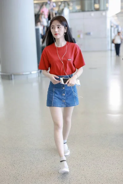 Cantora Atriz Chinesa Jingyi Chega Aeroporto Internacional Hongqiao Xangai Antes — Fotografia de Stock