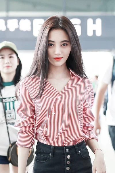 Chinese Zangeres Actrice Jingyi Arriveert Bij Shanghai Hongqiao International Airport — Stockfoto