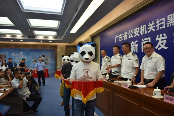 Three Men Giant Panda Masks Receive Cash Rewards Reporting Alleged — Stock Photo, Image