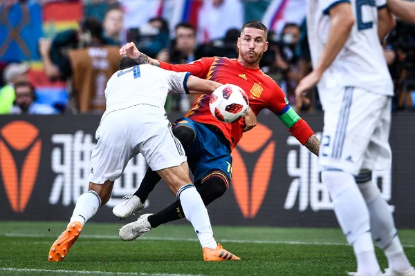 Sergei Ignashevich Russia Left Challenges Sergio Ramos Spain Match 2018 — Stock Photo, Image
