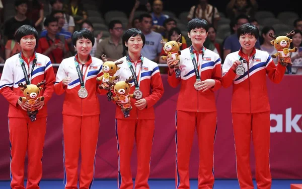 Équipe Nord Coréenne Médaillée Argent Pose Lors Cérémonie Remise Des — Photo