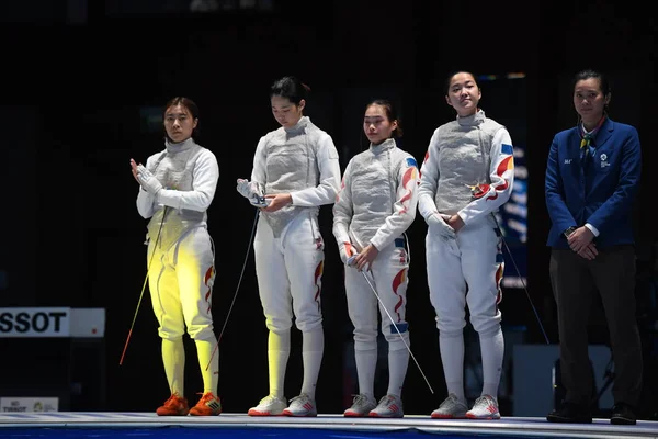 Les Membres Équipe Chinoise Posent Devant Leur Équipe Féminine Escrime — Photo