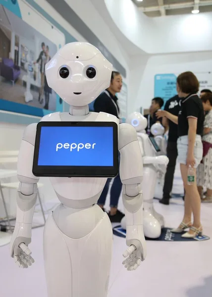 Pepřenka Napůl Humanoidní Robot Vyráběný Společností Softbank Robotics Zobrazuje Během — Stock fotografie