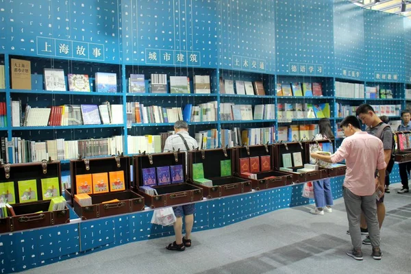 Miłośnicy Książek Uczestniczyć 2018 Shanghai Book Fair Shanghai Exhibition Center — Zdjęcie stockowe