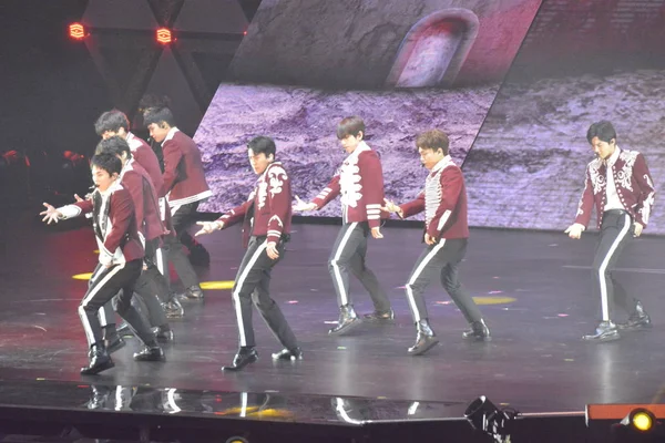 Members South Korean Boy Group Exo Perform Exo Planet Elyxion — Stock Photo, Image