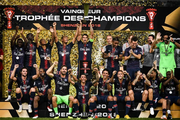 Thiago Silva Center Paris Saint Germain Holds Champion Trophy Amongst — Stock Photo, Image
