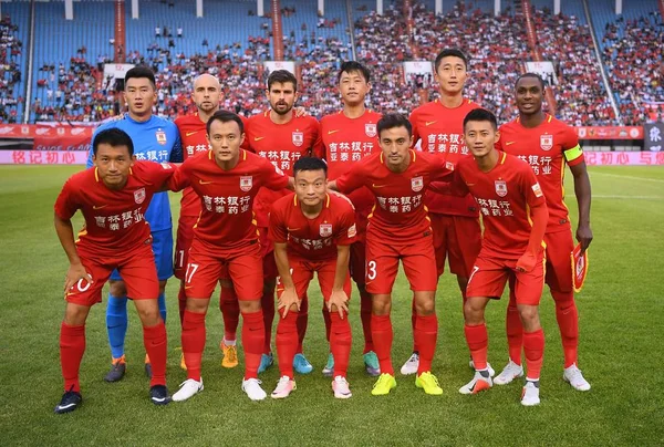 Spieler Der Startformation Von Changchun Yatai Posieren Für Fotos Bevor — Stockfoto